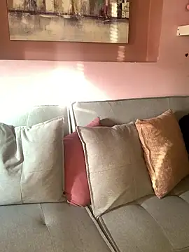 KloePink  online show from December 18, 12:00 pm