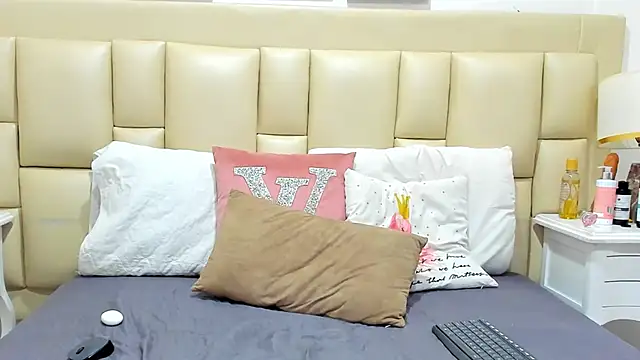 SkinnyGirl 28 online show from November 13, 7:24 pm