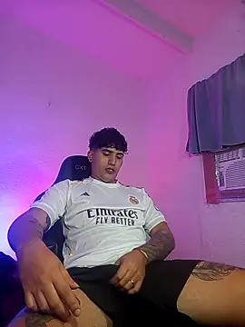 Snapshot of Saturn_boy chatting on November 4, 5:17 am Saturn boy online show from November 4, 5:17 am