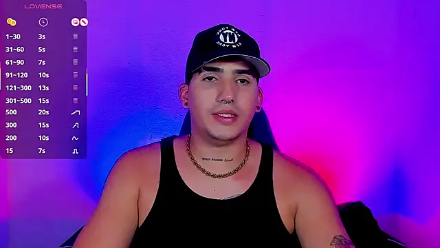 Snapshot of Saturn_boy chatting on November 8, 10:41 pm Saturn boy online show from November 8, 10:41 pm