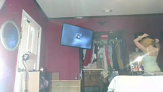 Snapshot of TaylorMade2223 chatting on September 11, 5:02 pm TaylorMade2223 online show from September 11, 5:02 pm