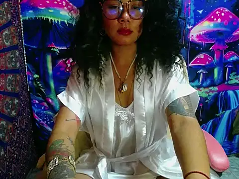 Delliriummm online show from January 17, 7:35 am