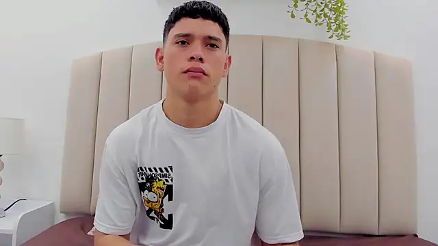 Snapshot of aron_twink66 chatting on September 10, 1:44 pm aron twink66 online show from September 10, 1:44 pm