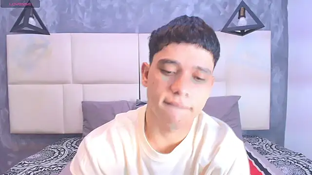 Snapshot of aron_twink66 chatting on October 3, 2:47 pm aron twink66 online show from October 3, 2:47 pm