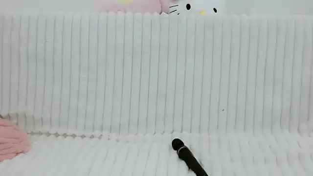 Emmahahaha17 online show from March 1, 2:52 pm