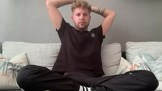 Snapshot of RioBlaze chatting on September 20, 1:01 pm RioBlaze online show from September 20, 1:01 pm