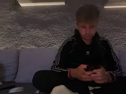 Snapshot of RioBlaze chatting on October 27, 9:08 pm RioBlaze online show from October 27, 9:08 pm