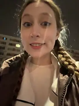 FroggyAnna online show from October 31, 3:13 pm