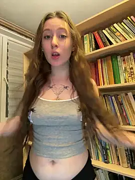 Snapshot of FroggyAnna chatting on April 7, 6:41 pm FroggyAnna online show from April 7, 6:41 pm