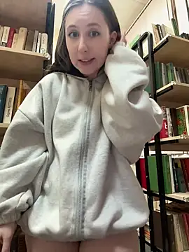 Snapshot of FroggyAnna chatting on April 11, 6:12 pm FroggyAnna online show from April 11, 6:12 pm