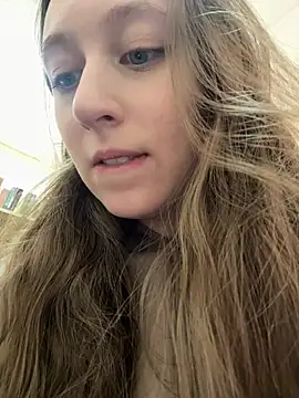 Snapshot of FroggyAnna chatting on May 6, 3:06 pm FroggyAnna online show from May 6, 3:06 pm