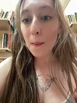 Snapshot of FroggyAnna chatting on May 8, 4:23 pm FroggyAnna online show from May 8, 4:23 pm