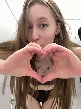 Snapshot of FroggyAnna chatting on May 22, 3:39 pm FroggyAnna online show from May 22, 3:39 pm