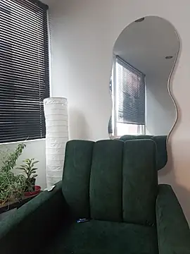 a Malgosia mako online show from December 1, 5:07 pm