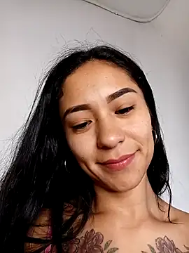 Liahdiaz  online show from November 26, 12:50 pm