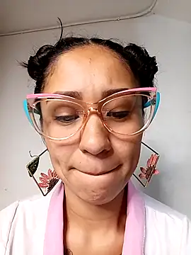 Liahdiaz  online show from January 8, 2:08 pm