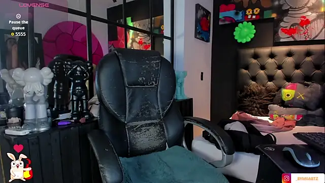 Snapshot of miIa_bratz chatting on February 3, 8:14 pm miIa bratz online show from February 3, 8:14 pm