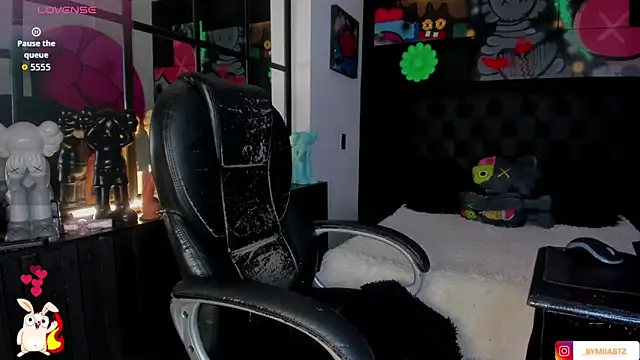 Snapshot of miIa_bratz chatting on February 5, 8:13 pm miIa bratz online show from February 5, 8:13 pm