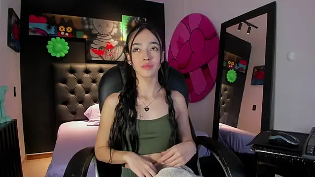 Snapshot of miIa_bratz chatting on February 11, 7:41 pm miIa bratz online show from February 11, 7:41 pm