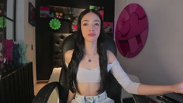 Snapshot of miIa_bratz chatting on February 19, 7:32 pm miIa bratz online show from February 19, 7:32 pm