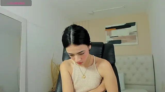 Snapshot of miIa_bratz chatting on February 23, 7:33 pm miIa bratz online show from February 23, 7:33 pm