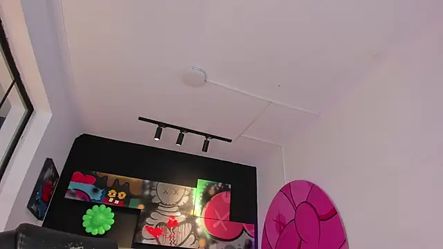 Snapshot of miIa_bratz chatting on February 24, 7:34 pm miIa bratz online show from February 24, 7:34 pm