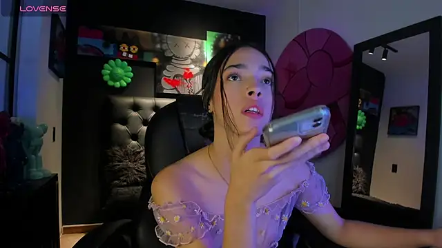 Snapshot of miIa_bratz chatting on February 28, 9:49 pm miIa bratz online show from February 28, 9:49 pm