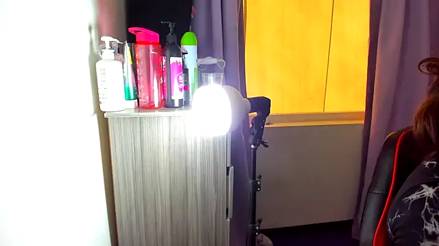 Snapshot of Luna_Analya chatting on April 24, 1:35 pm Luna Analya online show from April 24, 1:35 pm