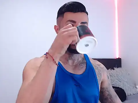 andrea de lucaa online show from November 19, 3:28 am