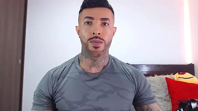 andrea de lucaa online show from February 11, 3:44 am