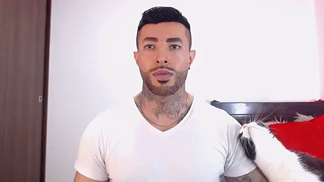 andrea de lucaa online show from March 4, 2:50 am