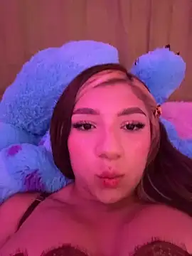 Snapshot of Isabella18_pink chatting on May 29, 1:53 pm Isabella18 pink online show from May 29, 1:53 pm