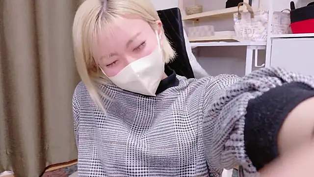 Nana  ch online show from March 3, 12:11 pm