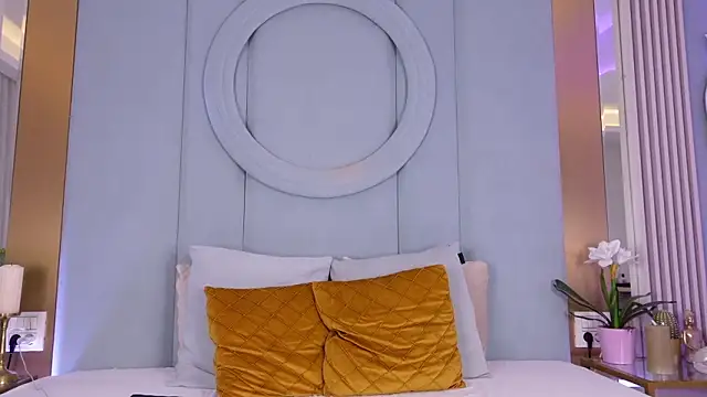 EliaDavis online show from March 4, 4:29 am