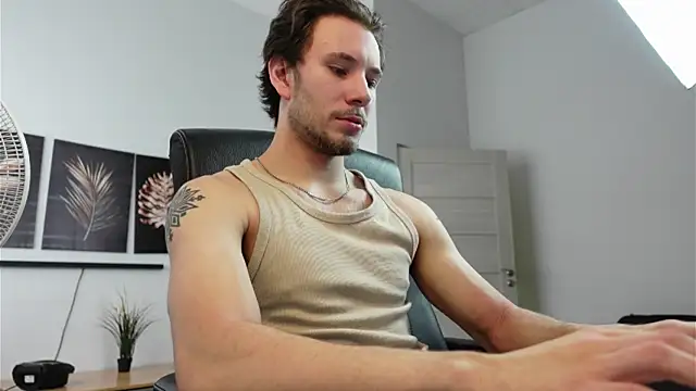 Snapshot of Ethan_Fyre chatting on October 11, 9:41 am Ethan Fyre online show from October 11, 9:41 am