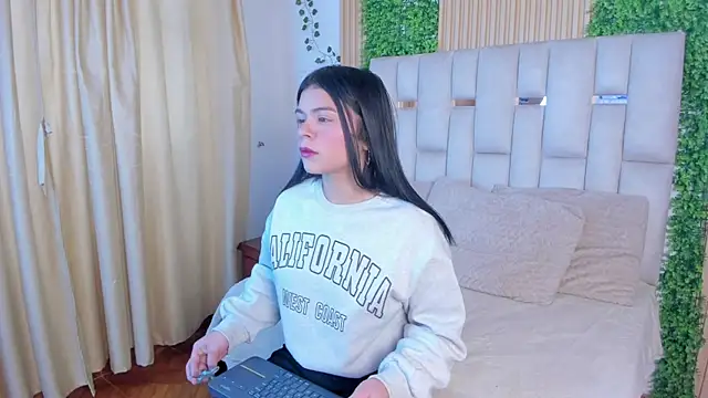 Snapshot of Jade_Nmm chatting on January 19, 1:59 pm Jade Nmm online show from January 19, 1:59 pm