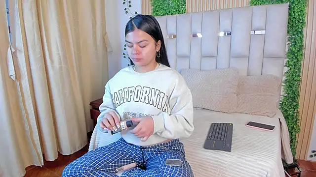 Snapshot of Jade_Nmm chatting on February 2, 12:37 pm Jade Nmm online show from February 2, 12:37 pm