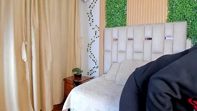 Snapshot of Jade_Nmm chatting on February 24, 12:36 pm Jade Nmm online show from February 24, 12:36 pm