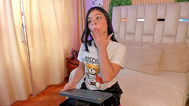 Snapshot of Jade_Nmm chatting on May 19, 5:08 pm Jade Nmm online show from May 19, 5:08 pm