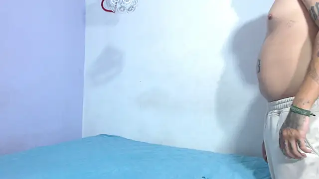 onixandghosty1 online show from December 3, 7:01 pm