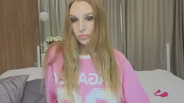 Snapshot of Brigitte_Bardot chatting on October 28, 9:46 am Brigitte Bardot online show from October 28, 9:46 am