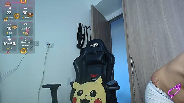 Snapshot of brunothompson3 chatting on October 3, 10:29 pm brunothompson3 online show from October 3, 10:29 pm