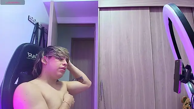 Snapshot of brunothompson3 chatting on October 10, 1:37 am brunothompson3 online show from October 10, 1:37 am