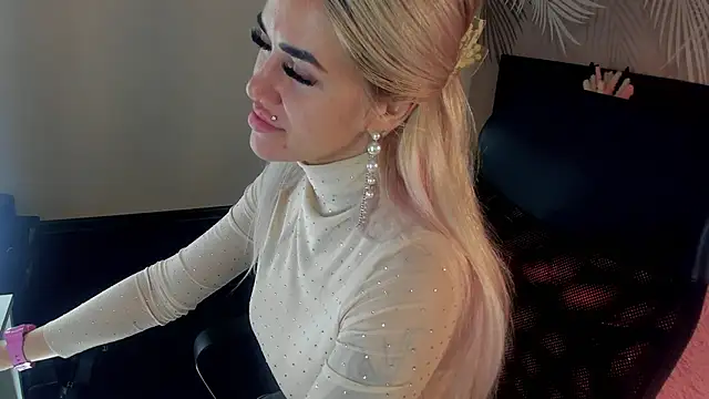 Kira Key online show from November 2, 1:52 am