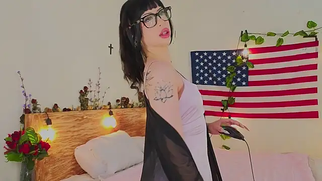 venomeowww   online show from April 12, 4:06 am