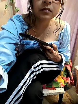 Snapshot of queenbuggi chatting on October 19, 7:47 pm queenbuggi online show from October 19, 7:47 pm