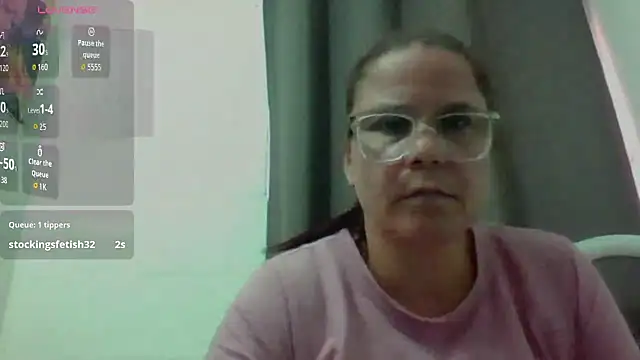 Snapshot of latinamaster chatting on October 6, 9:34 pm latinamaster online show from October 6, 9:34 pm
