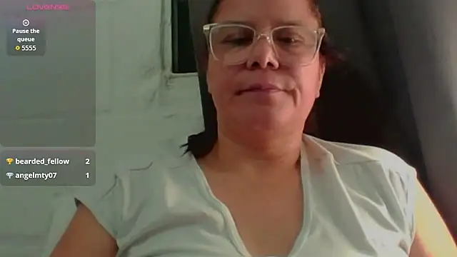 Snapshot of latinamaster chatting on October 9, 1:03 am latinamaster online show from October 9, 1:03 am