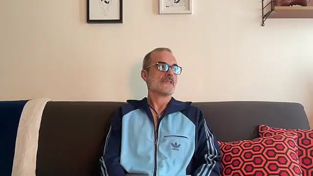 Snapshot of Milkywaymen chatting on October 21, 11:55 am Milkywaymen online show from October 21, 11:55 am