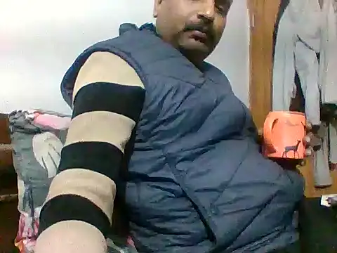 vardh033 online show from January 7, 6:32 pm